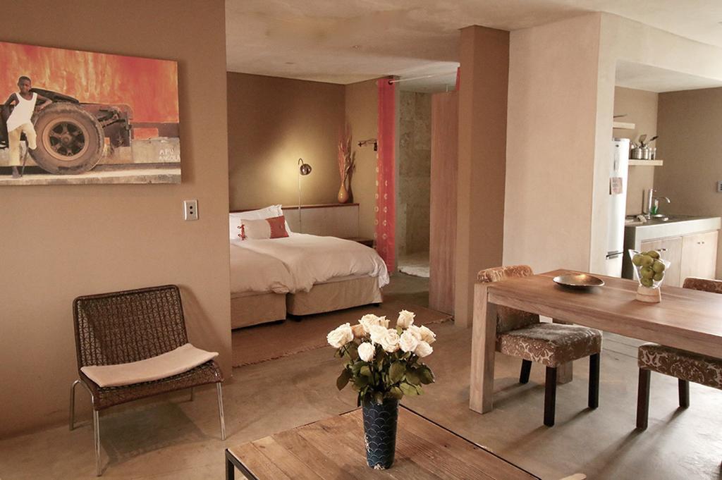 The Village Courtyard Suites & Executive Apartment ウィントフーク エクステリア 写真