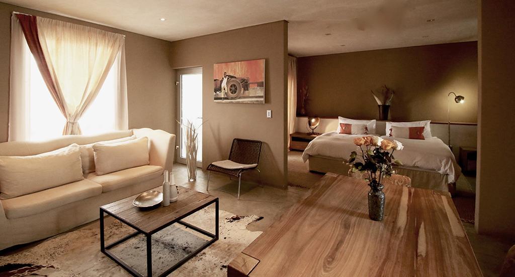 The Village Courtyard Suites & Executive Apartment ウィントフーク エクステリア 写真