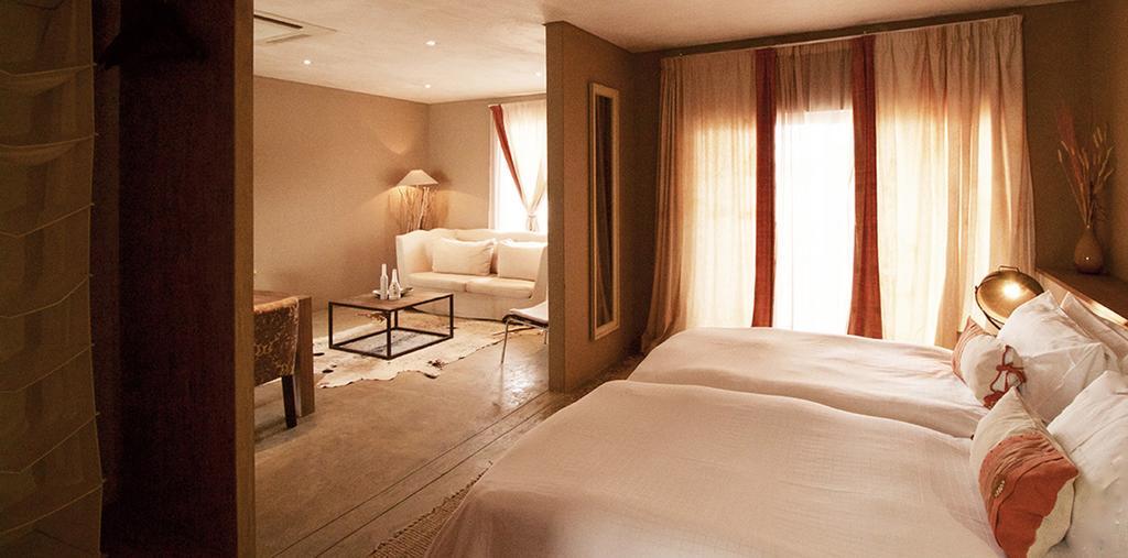 The Village Courtyard Suites & Executive Apartment ウィントフーク エクステリア 写真