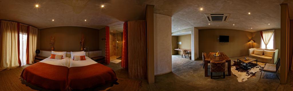The Village Courtyard Suites & Executive Apartment ウィントフーク エクステリア 写真