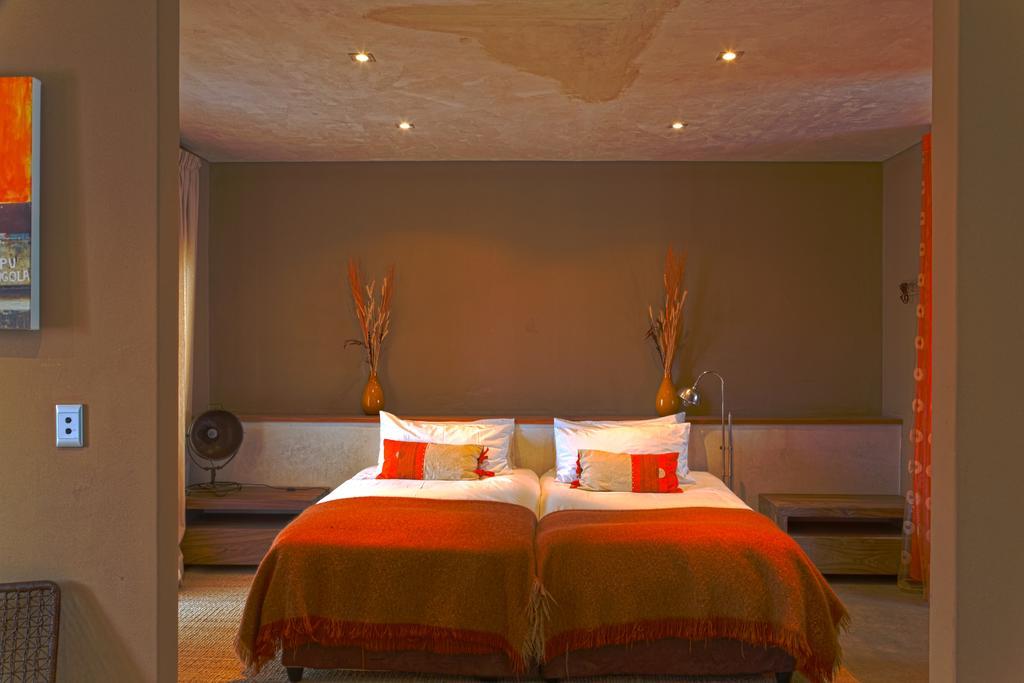The Village Courtyard Suites & Executive Apartment ウィントフーク エクステリア 写真