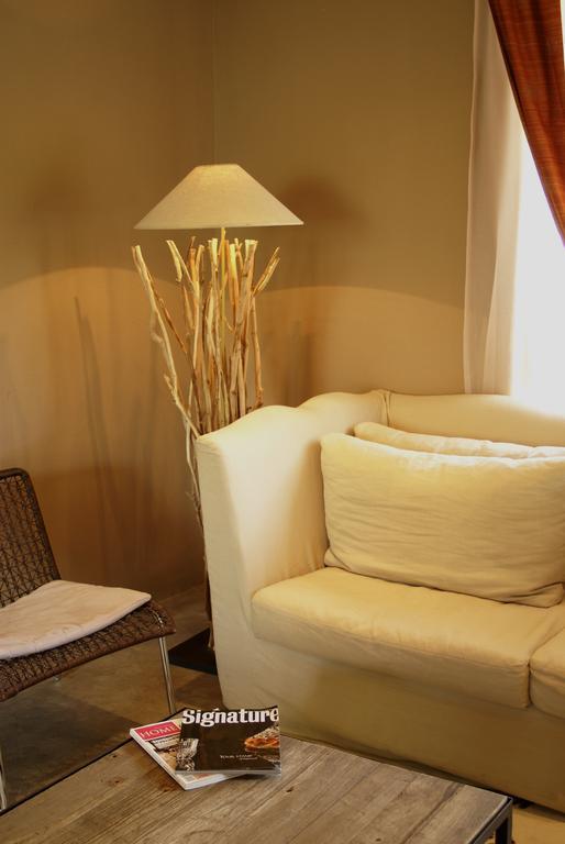 The Village Courtyard Suites & Executive Apartment ウィントフーク エクステリア 写真