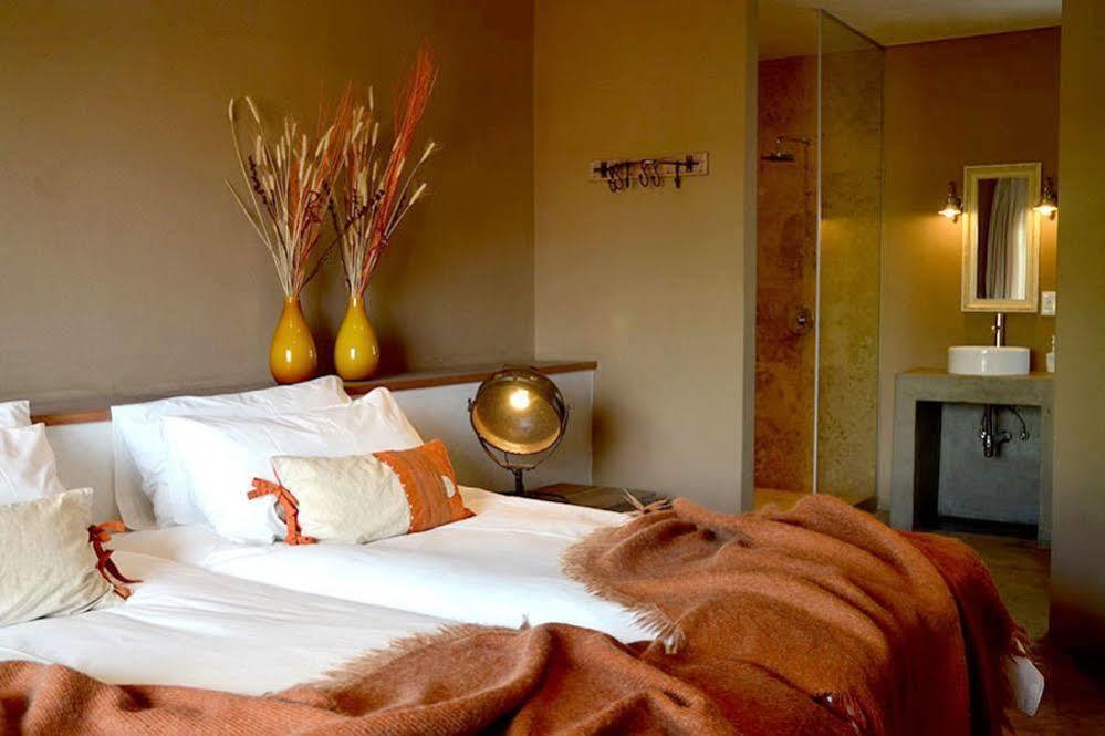 The Village Courtyard Suites & Executive Apartment ウィントフーク エクステリア 写真